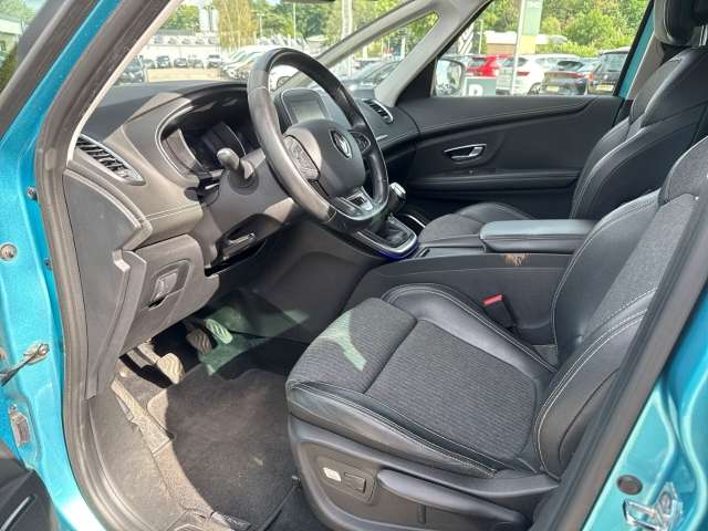 Fahrzeugbild eines Renault Grand Scénic