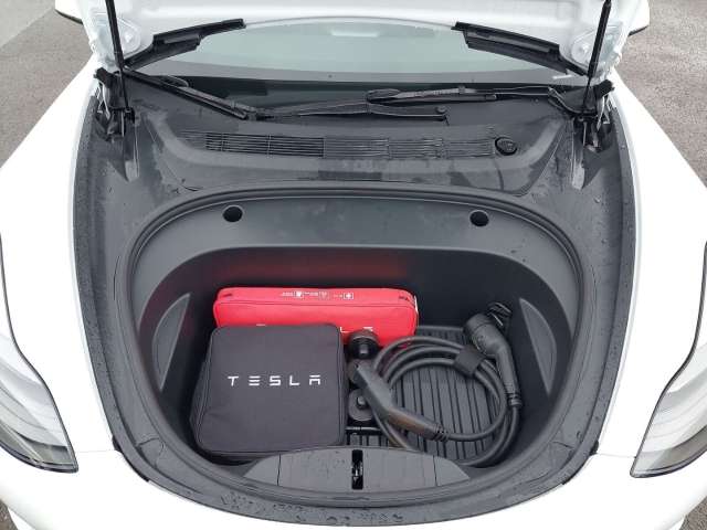 Fahrzeugbild eines TESLA Model 3