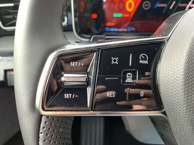 Fahrzeugbild eines Renault 4 E-TECH