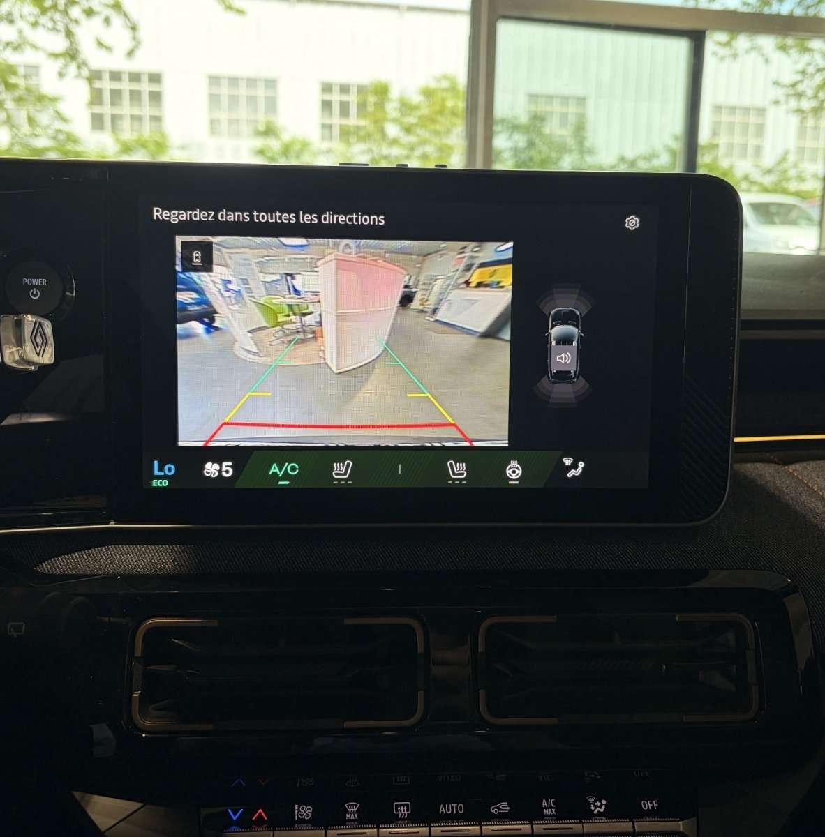 Fahrzeugbild eines Renault 4 E-TECH