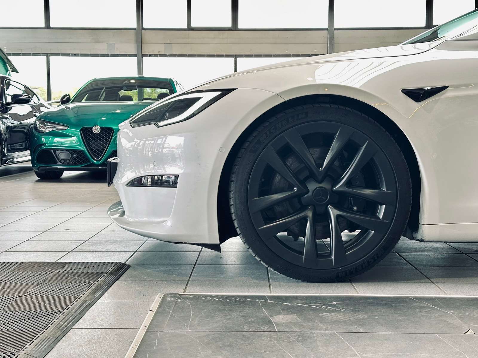 Fahrzeugbild eines TESLA Model S
