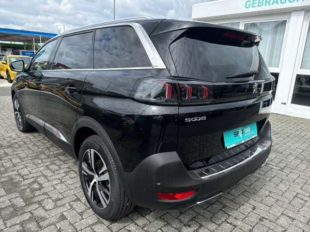 Fahrzeugbild eines Peugeot 5008