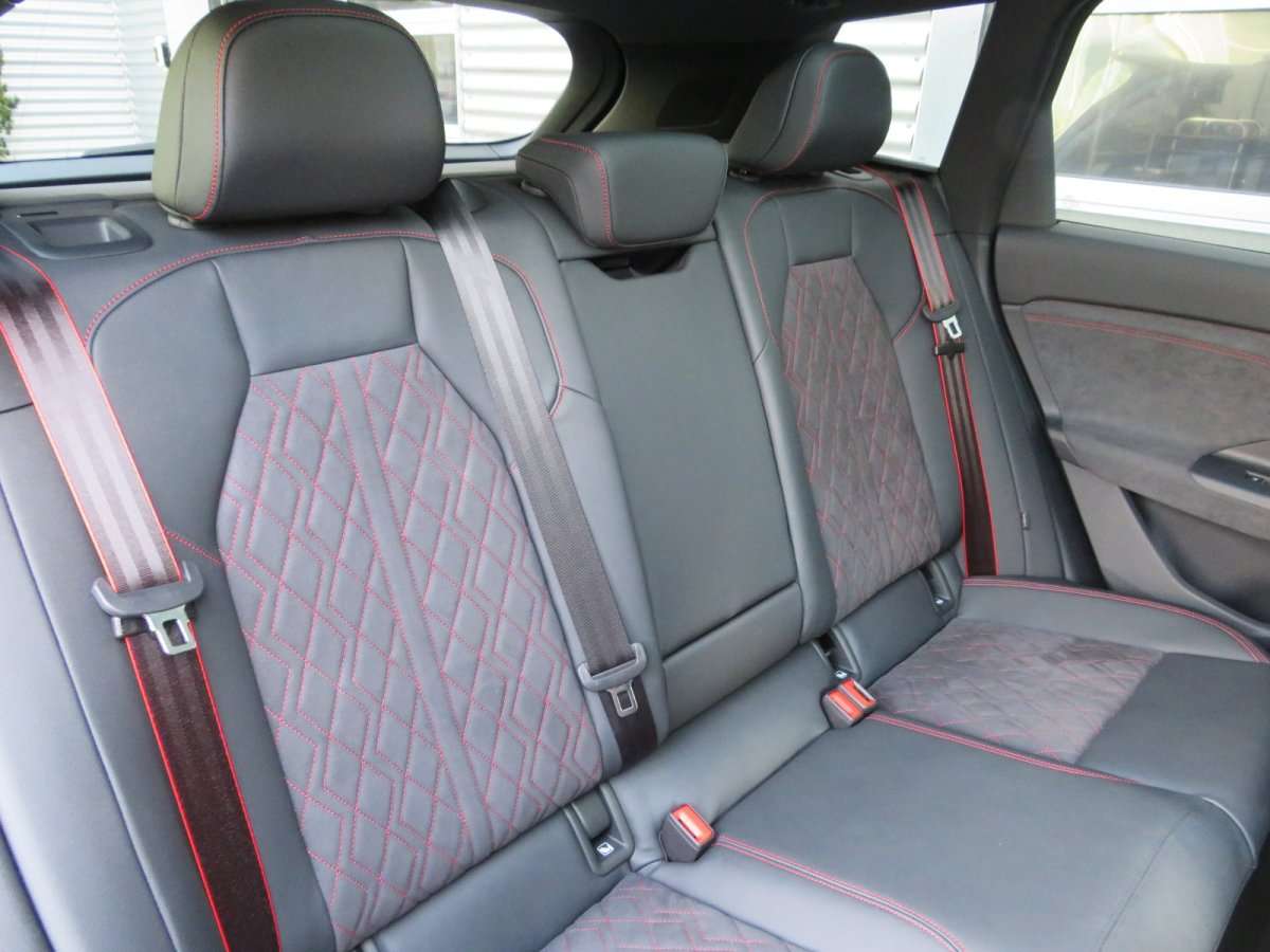 Fahrzeugbild eines Audi Q6 e-tron