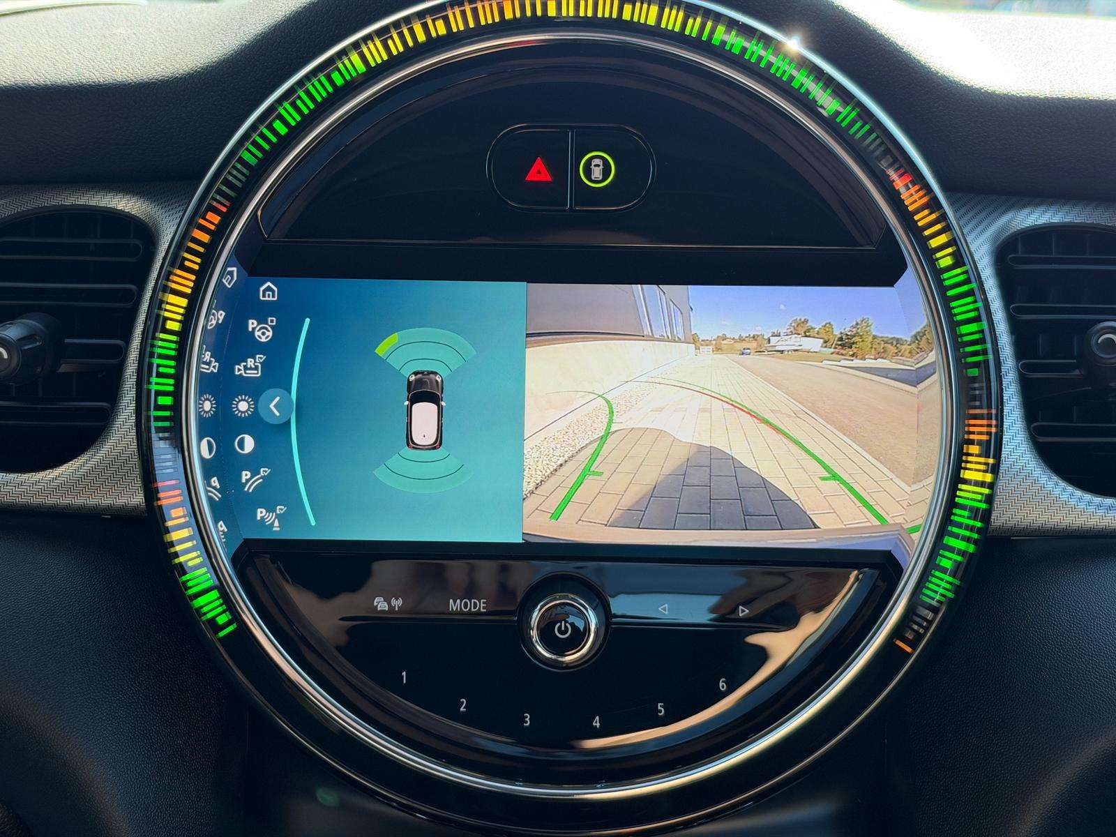 Fahrzeugbild eines MINI COOPER SE