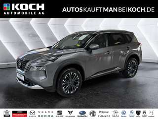 Schräge Frontansicht auf einen Nissan X-TRAIL , freigestellt