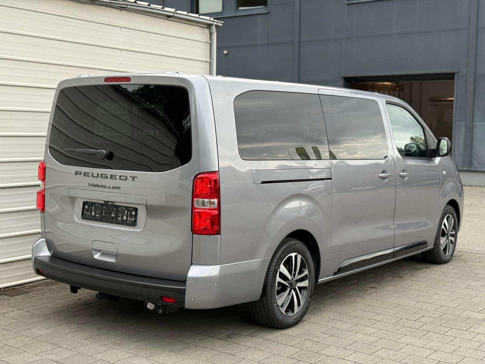 Fahrzeugbild eines Peugeot Traveller