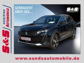 Schräge Frontansicht auf einen Peugeot 3008 , freigestellt