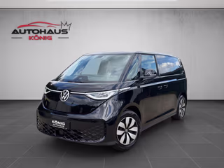 Schräge Frontansicht auf einen Volkswagen ID. BUZZ , freigestellt