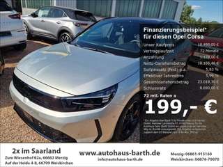 Schräge Frontansicht auf einen Opel Corsa , freigestellt