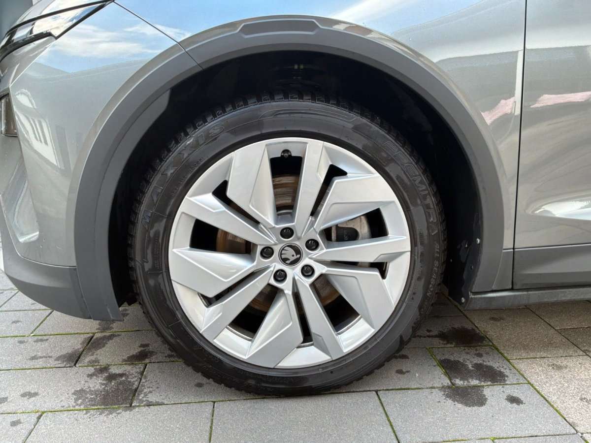 Fahrzeugbild eines Skoda ELROQ