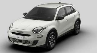 Schräge Frontansicht auf einen Fiat 600 , freigestellt