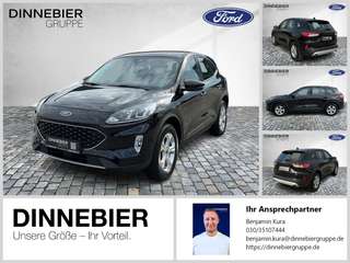 Schräge Frontansicht auf einen Ford Kuga , freigestellt
