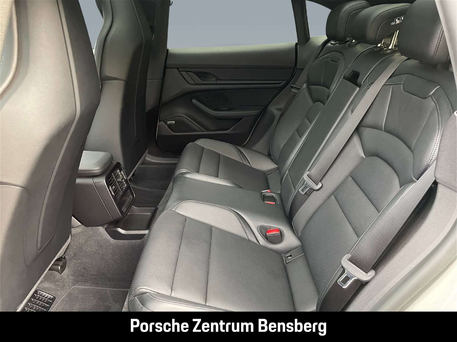 Fahrzeugbild eines Porsche Taycan