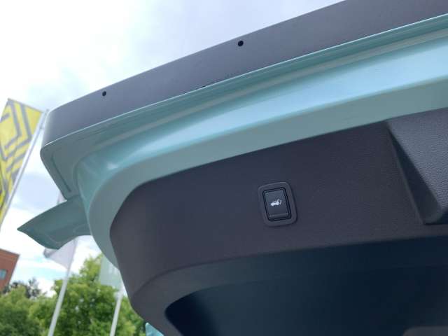 Fahrzeugbild eines Renault 4 E-TECH