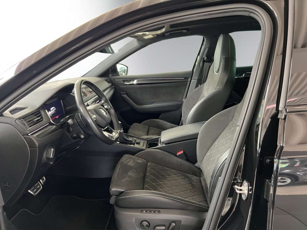 Fahrzeugbild eines Skoda Superb