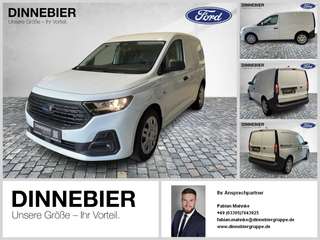 Schräge Frontansicht auf einen Ford Transit Connect , freigestellt