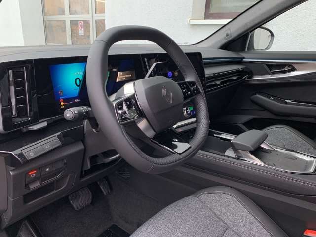 Fahrzeugbild eines Renault Rafale