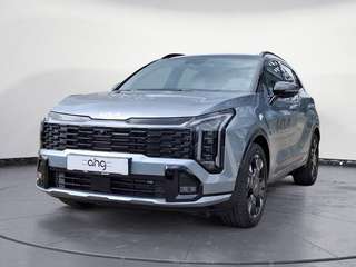 Schräge Frontansicht auf einen Kia Sportage , freigestellt