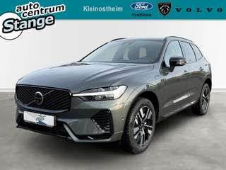 Schräge Frontansicht auf einen Volvo XC60 , freigestellt