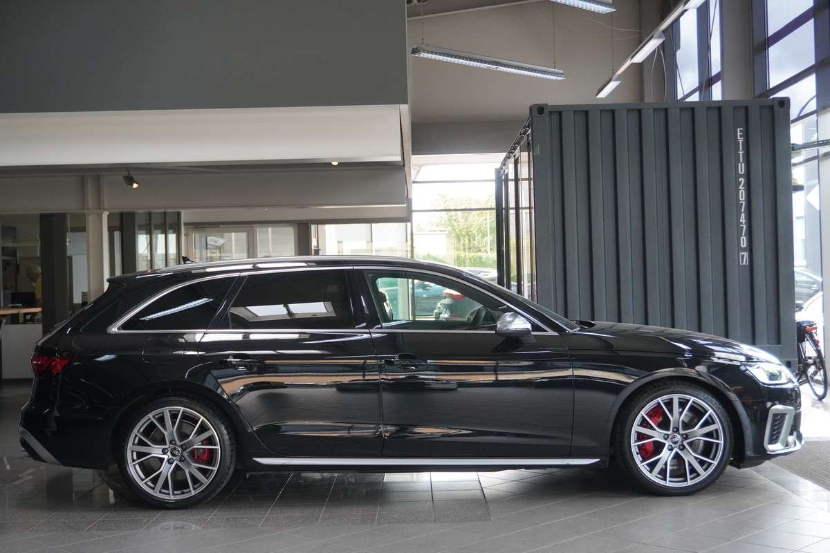 Fahrzeugbild eines Audi S4
