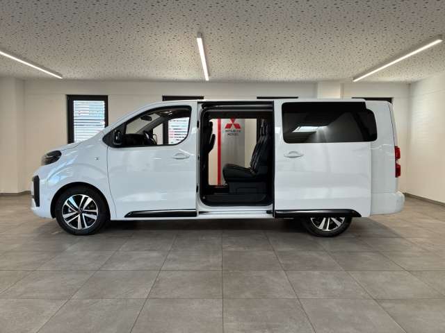Fahrzeugbild eines Peugeot Traveller