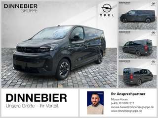 Schräge Frontansicht auf einen Opel Zafira , freigestellt