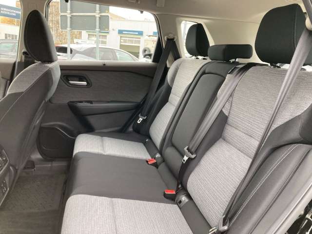 Fahrzeugbild eines Nissan X-TRAIL