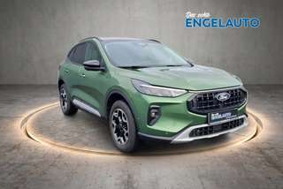 Schräge Frontansicht auf einen Ford Kuga , freigestellt