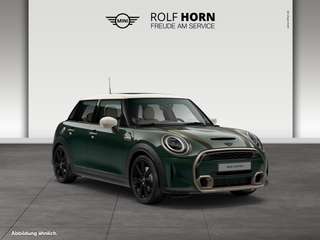 Schräge Frontansicht auf einen MINI COOPER , freigestellt