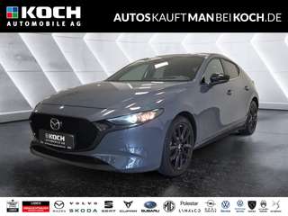 Schräge Frontansicht auf einen Mazda Mazda3 , freigestellt