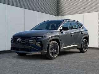 Schräge Frontansicht auf einen Hyundai Tucson , freigestellt