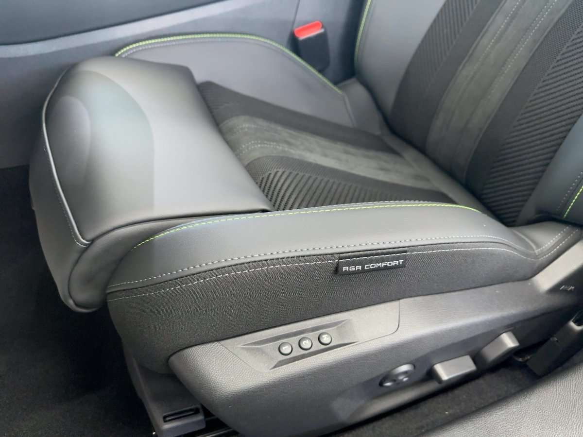 Fahrzeugbild eines Peugeot 408