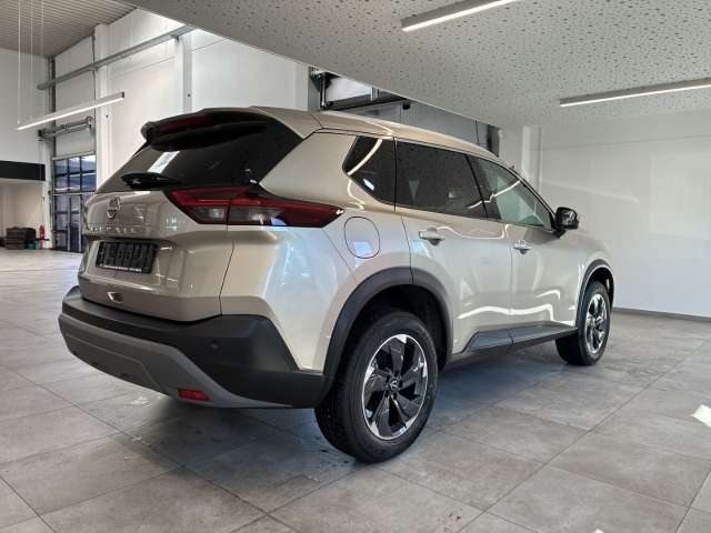Fahrzeugbild eines Nissan X-TRAIL