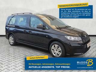Schräge Frontansicht auf einen Volkswagen Caddy , freigestellt