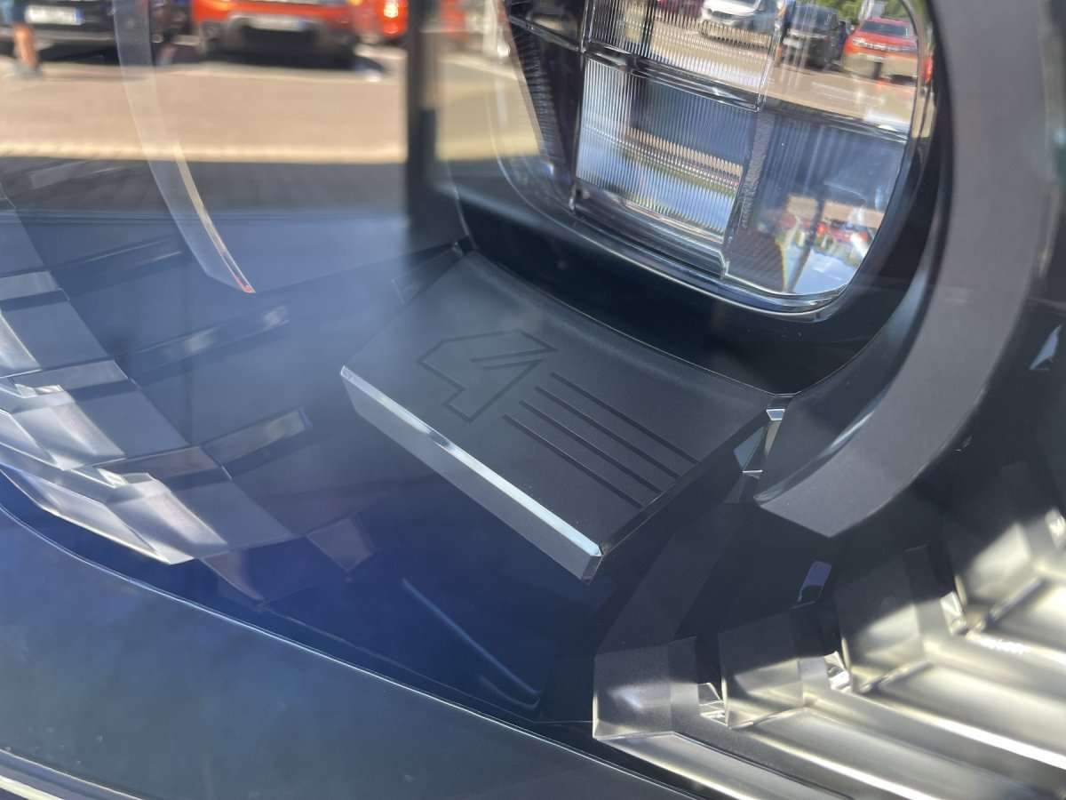 Fahrzeugbild eines Renault 4 E-TECH