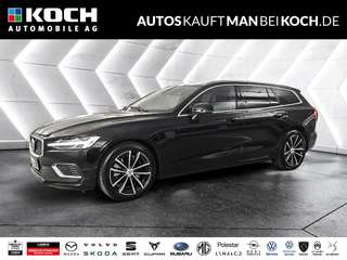 Schräge Frontansicht auf einen Volvo V60 , freigestellt