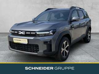 Schräge Frontansicht auf einen Dacia Bigster , freigestellt