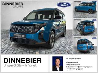 Schräge Frontansicht auf einen Ford Tourneo Courier , freigestellt
