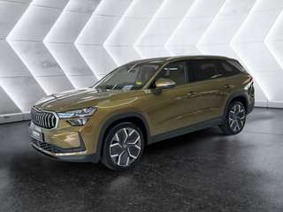 Schräge Frontansicht auf einen Skoda Kodiaq , freigestellt