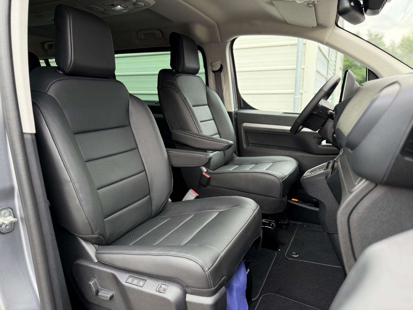 Fahrzeugbild eines Peugeot Traveller