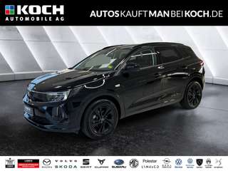 Schräge Frontansicht auf einen Opel Grandland X , freigestellt