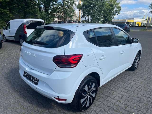 Fahrzeugbild eines Dacia Sandero
