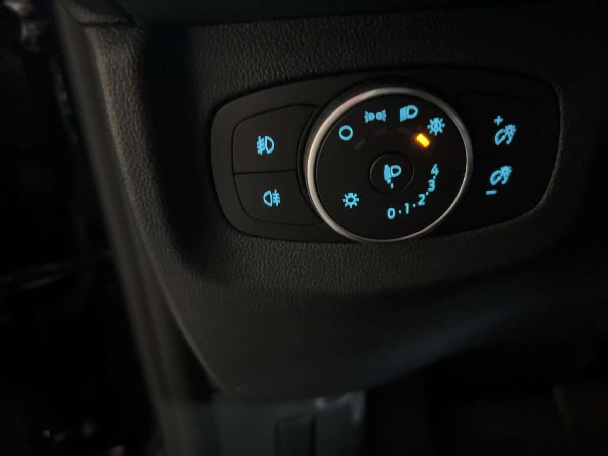 Fahrzeugbild eines Ford Transit Courier