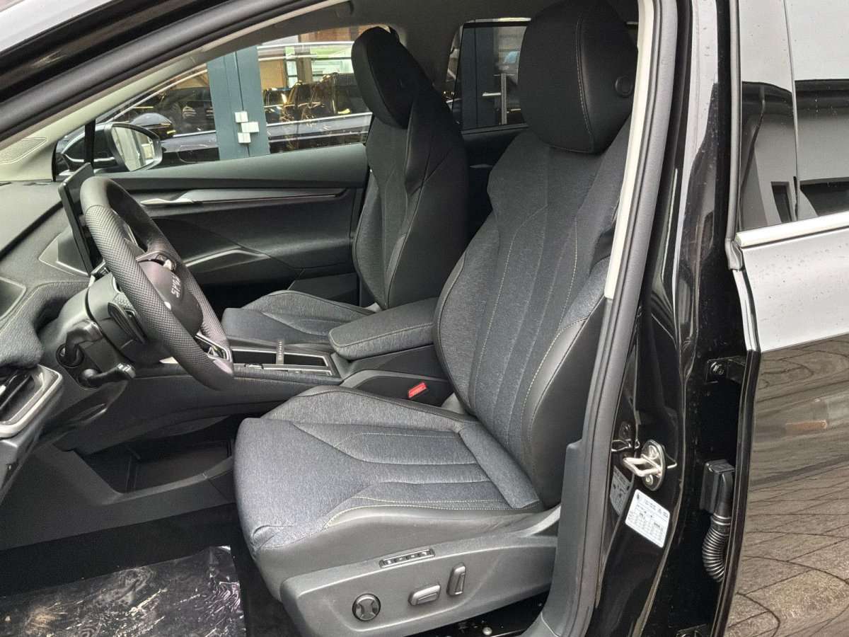 Fahrzeugbild eines Skoda ELROQ