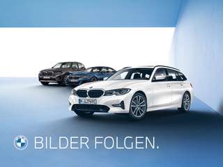 Schräge Frontansicht auf einen BMW i4 , freigestellt