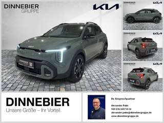 Schräge Frontansicht auf einen Kia Stonic , freigestellt