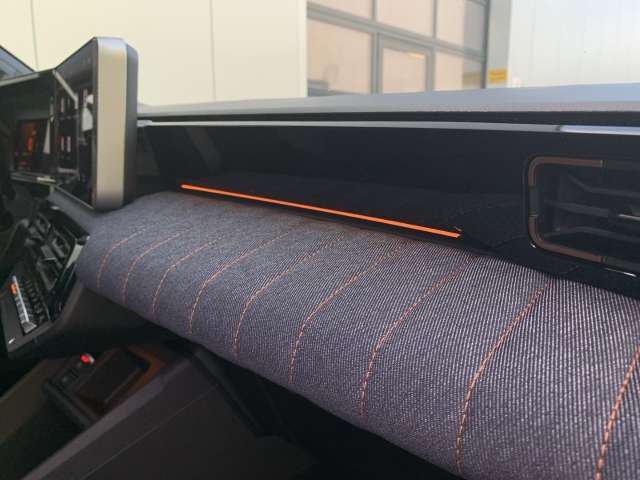 Fahrzeugbild eines Renault 4 E-TECH