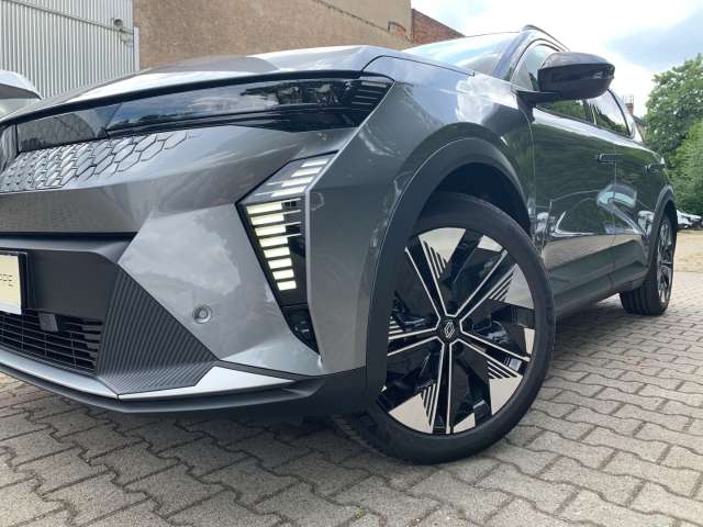 Fahrzeugbild eines Renault Scenic E-TECH