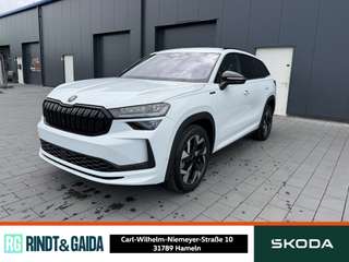 Schräge Frontansicht auf einen Skoda Kodiaq , freigestellt