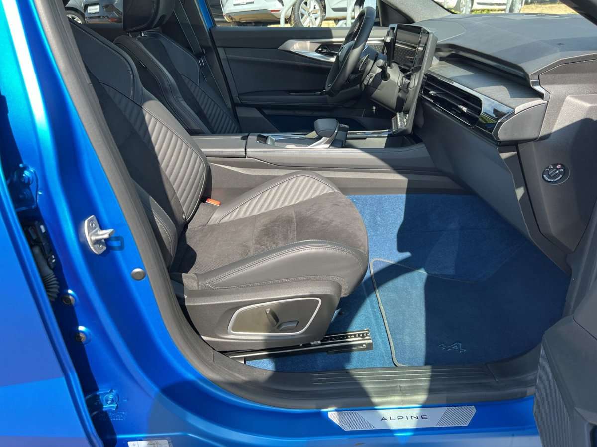 Fahrzeugbild eines Renault Rafale